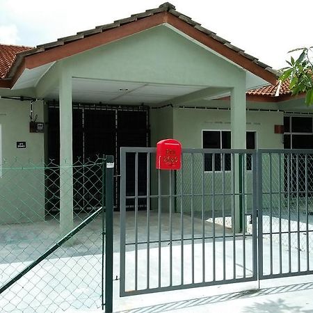 Homestay Mimie Gemas Extérieur photo